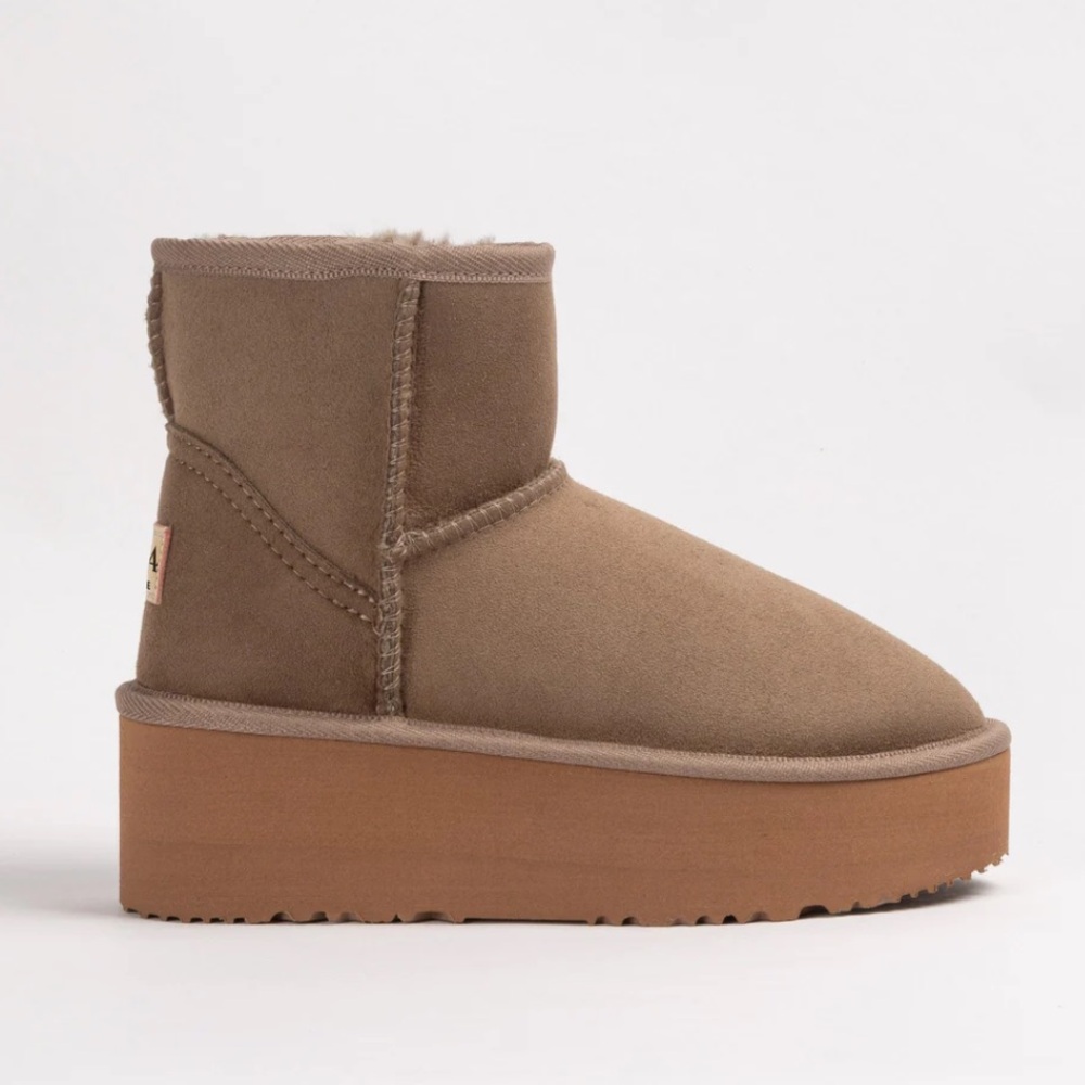 Authentic ultra mini platform boots US 7